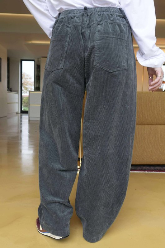 Gilbert Soft Cord Barrel Pant Charcoal /8=